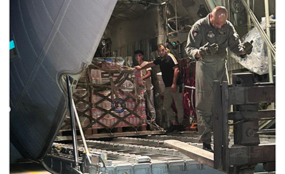 وصول أولى طائرات جسر الإغاثة الكويتي الجديد لغزة إلى العريش