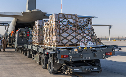 الطائرة الكويتية الثالثة لإغاثة غزة تصل إلى الأردن